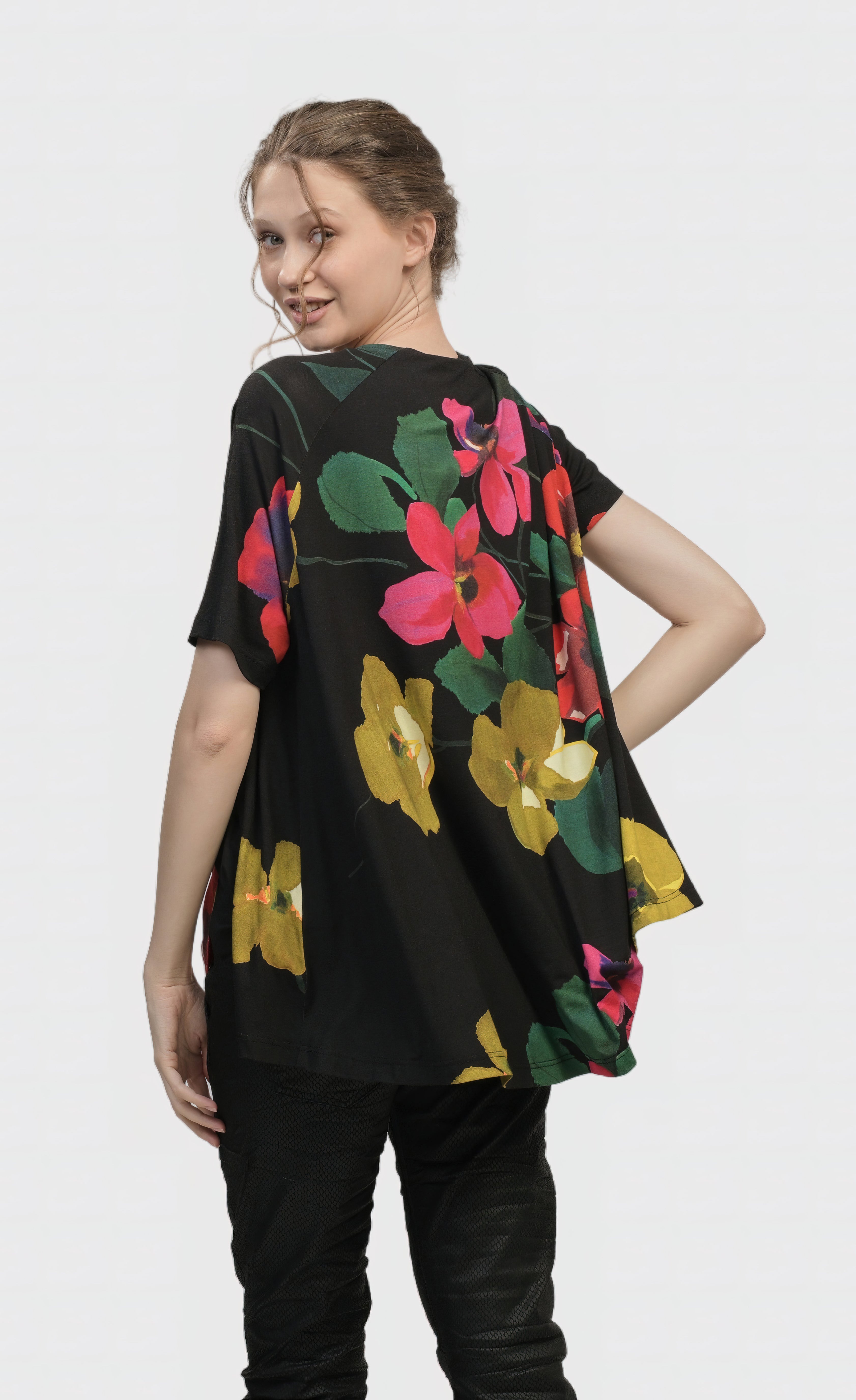 Back top half view of a woman wearing the garden catalonia trapeze top