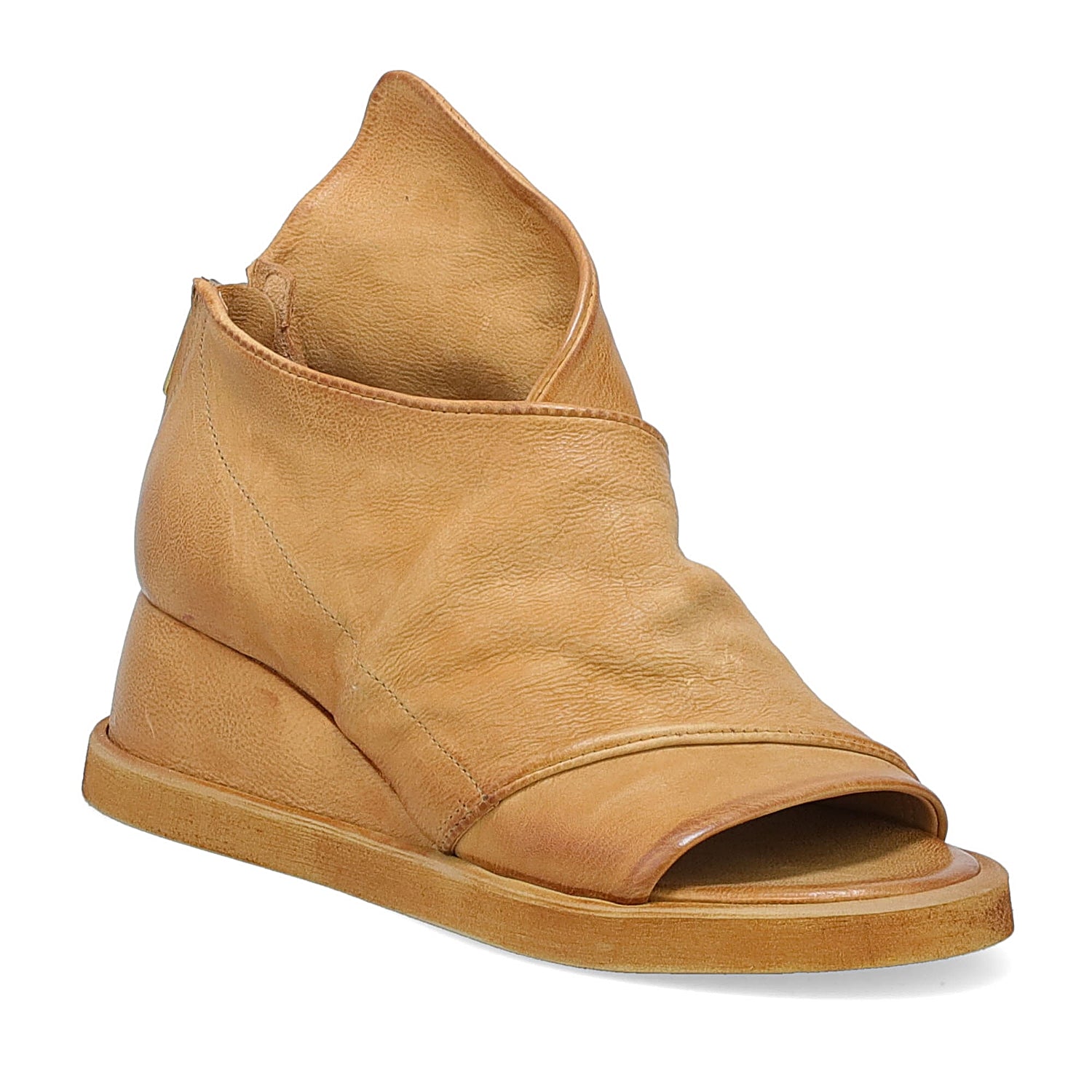 outer front side view of the A.S.98 Craig wedge in Camel.