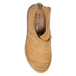 Load image into Gallery viewer, birdseye view of the A.S.98 Craig wedge in Camel.
