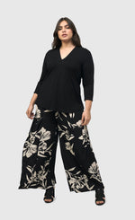 Load image into Gallery viewer, Front full body view of a woman wearing the floral bendetta palazzo pants
