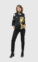 Load image into Gallery viewer, Front full body view of a woman wearing the alembika iconic stretch jean in black snake
