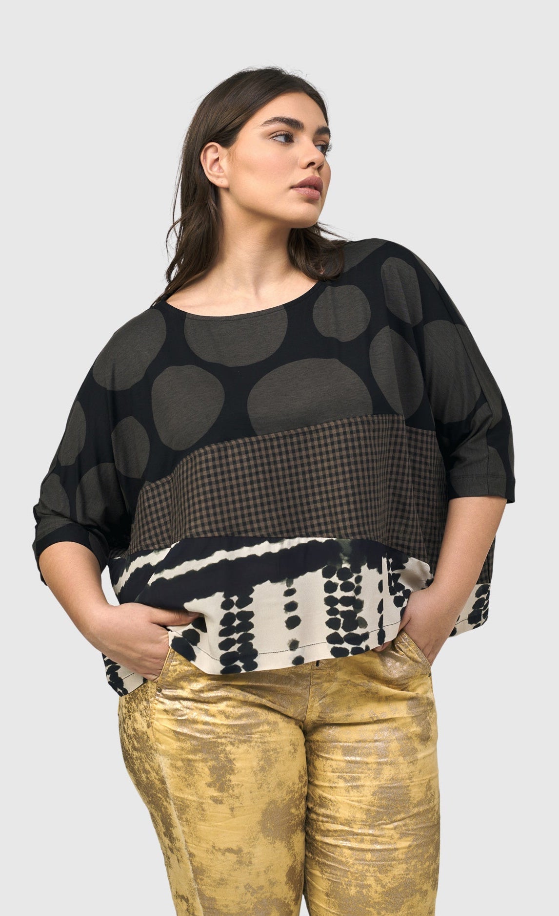 Front top half view of a woman wearing the Alembika Izma Boxy Tee.