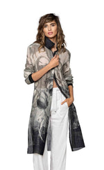 Load image into Gallery viewer, Front view of a woman wearing the beate heymann black/cream tulip long shirt.
