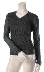 Load image into Gallery viewer, Front top half view of the beate heymann black bubble top
