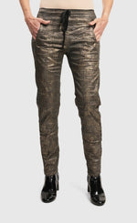 Load image into Gallery viewer, Front bottom half view of a woman wearing the Alembika Bronze Iconic Jeans Desires 
