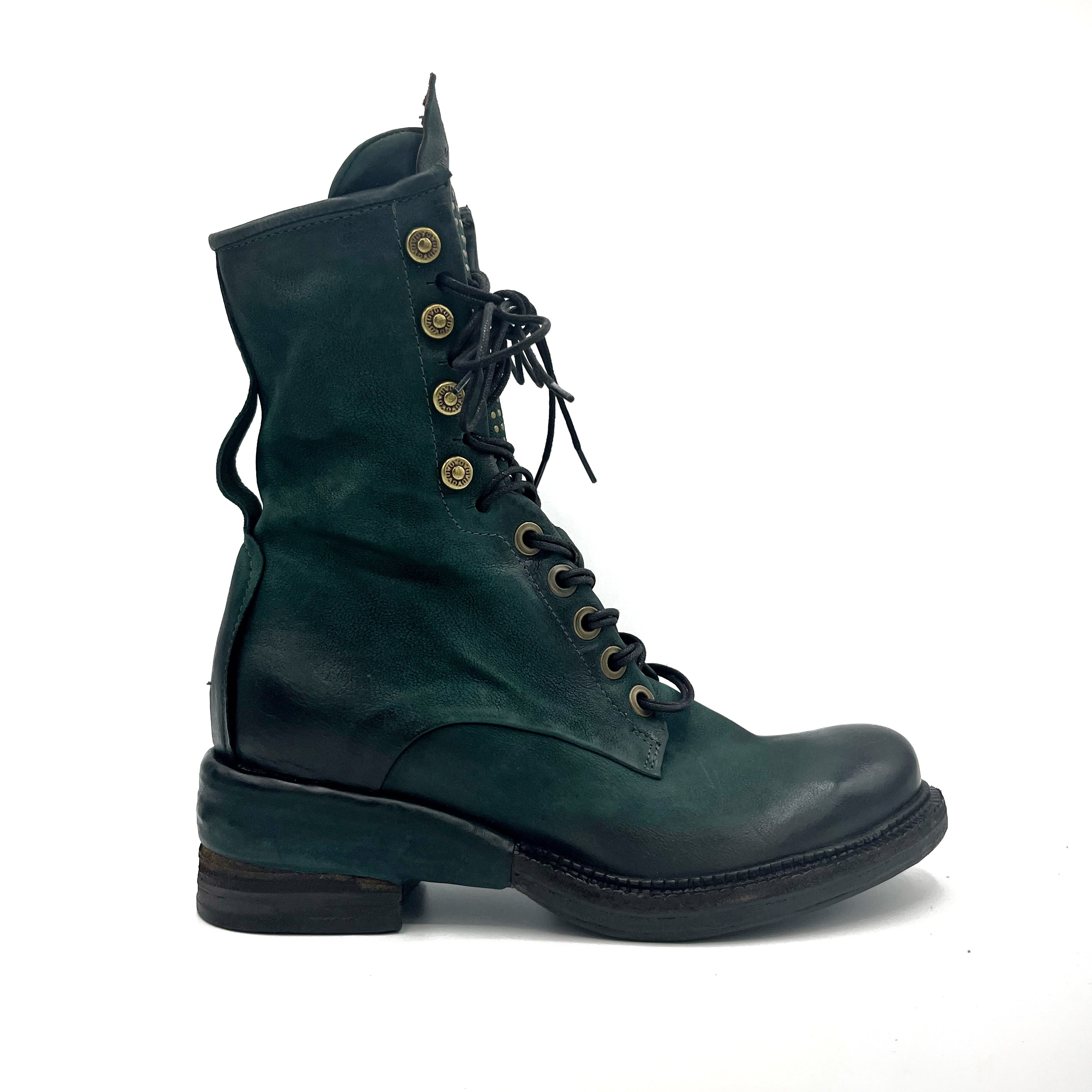 Outer side view of the A.S.98 Saunder boot in balsamic.