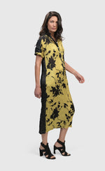 Load image into Gallery viewer, Right side full body view of a woman sbagliatto button down dress
