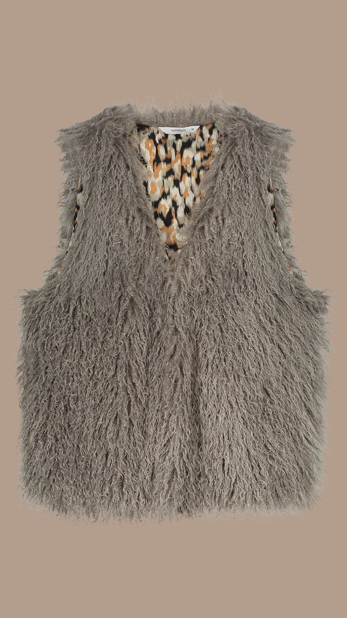 Front view of the summum faux fur gilet in clay.