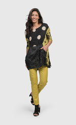 Load image into Gallery viewer, Front full body view of a woman wearing the alembika mix crinkle tunic.

