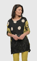 Load image into Gallery viewer, Front top half view of a woman wearing the alembika mix crinkle tunic.
