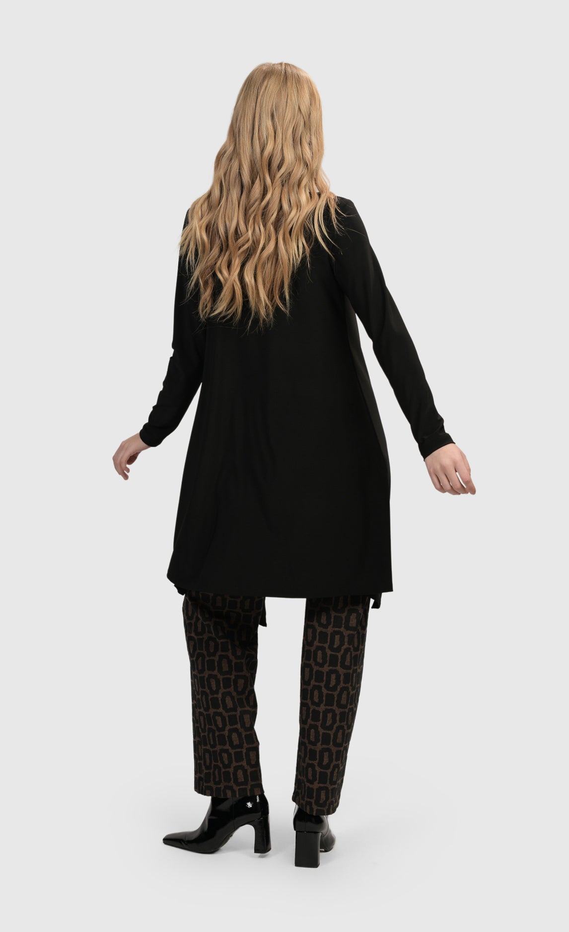 Back full body view of a woman wearing the Alembika Essential Hi-Lo Button Down Top