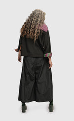 Load image into Gallery viewer, Back full body view of a woman wearing the Alembika Urban Mix Stipe Pocket Top
