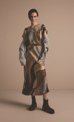 Load image into Gallery viewer, Front full body view of a woman wearing the Summum Flowy Lines Organic Print Long Skirt
