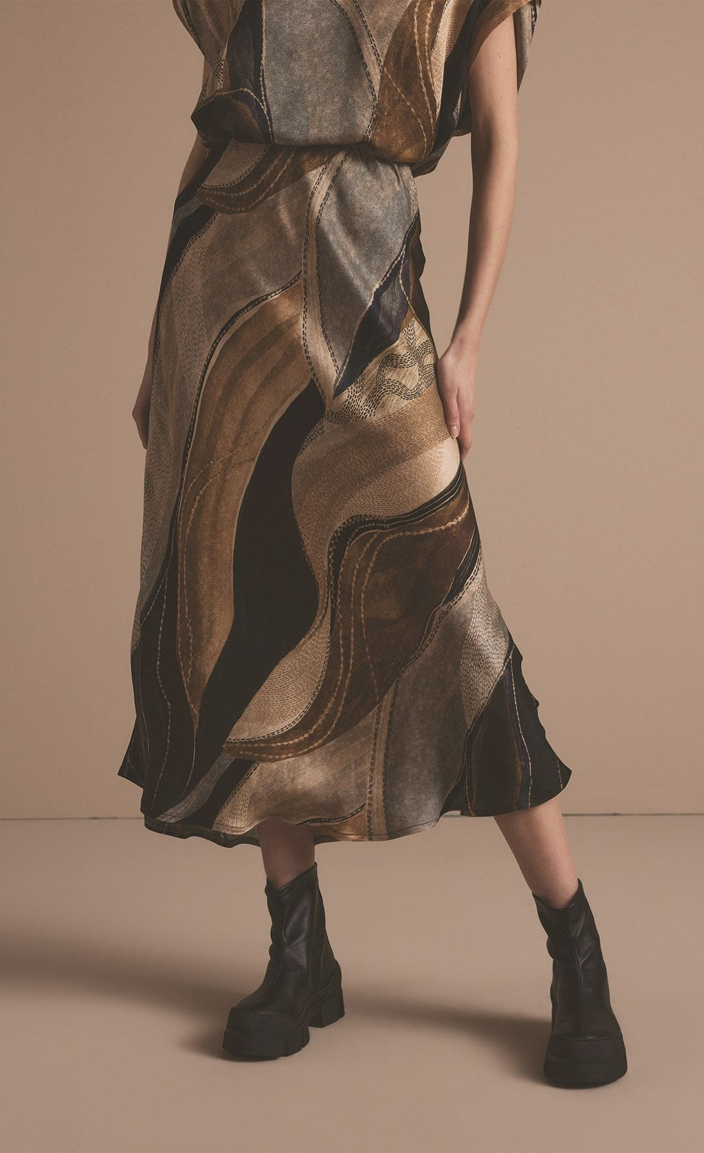 Front bottom half view of a woman wearing the Summum Flowy Lines Organic Print Long Skirt