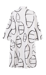Load image into Gallery viewer, Back view of the alembika cotton print shirt. This shirt goes down to the knees and has elbow length sleeves. It is white with a black circle/capsule like print all over it.
