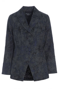 Front view of the bitte kai rand night cloud blazer jacket. This jacket has a mixed print of black and navy, long sleeves, and a button up front.