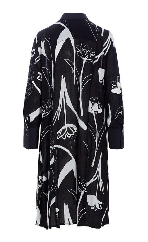Back view of the bitte kai rand tulip tango shirt dress. This dress is black with black and white tulip flowers all over it. The dress has 3/4 length sleeves.