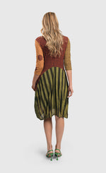 Load image into Gallery viewer, Back full body view of a woman wearing the alembika mix pocket dress.
