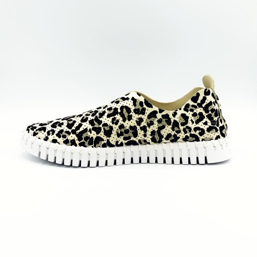 Inner side view of the ilse jacobsen leopard flat. This flat has black and green leopard print all over it with a creme base. The sole is white and the upper has perforated holes all over it.