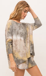 Load image into Gallery viewer, Right side top half view of a woman wearing the mystree bluestone tie dye top. This top is a grey and yellow tie top with long sleeves and a boxy fit.
