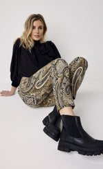 Load image into Gallery viewer, Summum Paisley Velvet Pants
