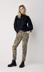 Load image into Gallery viewer, Summum Paisley Velvet Pants
