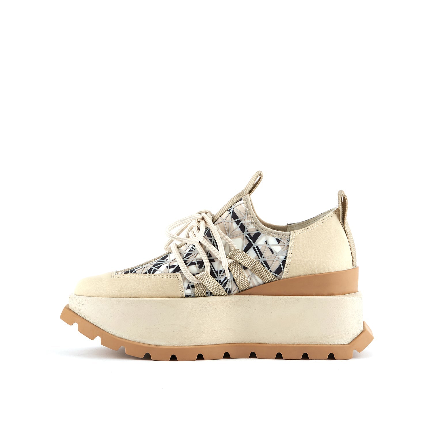inner side view of the united nude roko hype sneaker in the color beige/natural. This sneaker has a wedge platform sole, a lace up front, and a black and white geometric design.